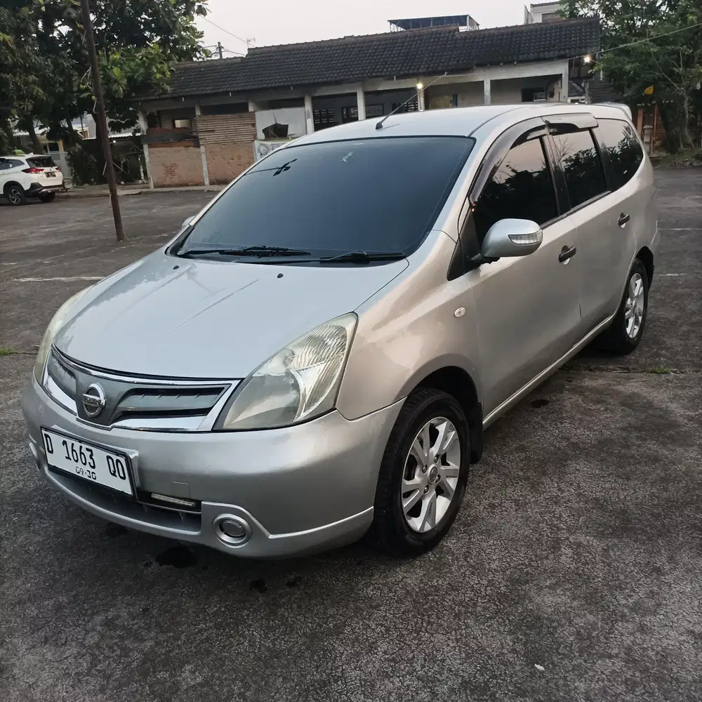 Livina matic AT 2012 cash/TT/kredit DP 4 juta