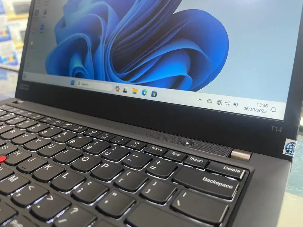 Laptop Lenovo Thinkpad i7 gen10 Ram 8Gb ssd 256gb garansi 6 bln