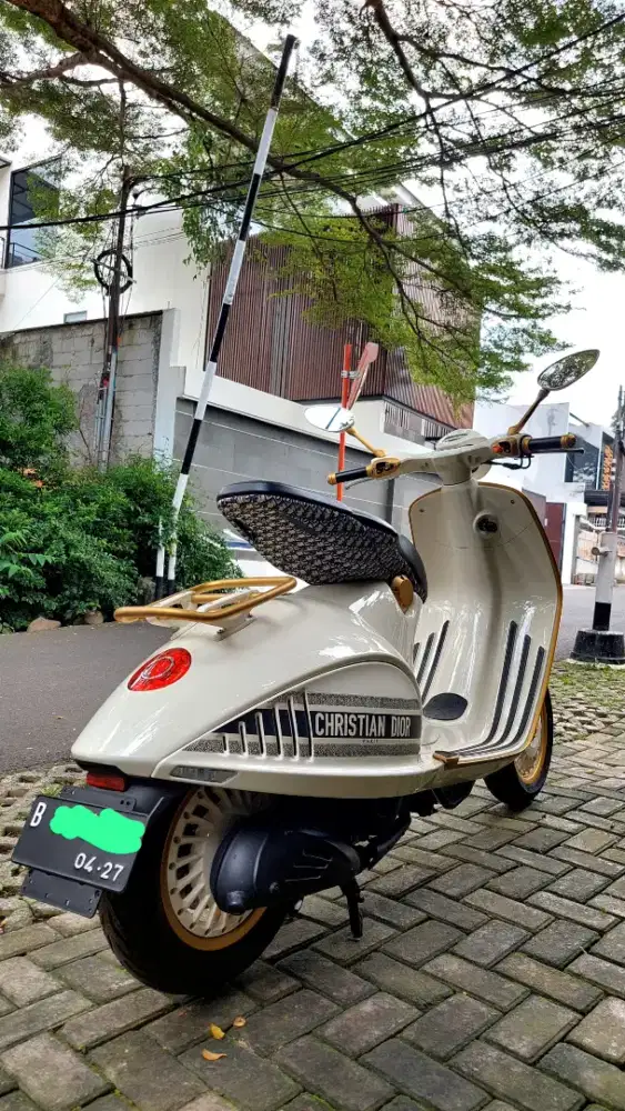 VESPA 946 CRISTIAN DIOR
