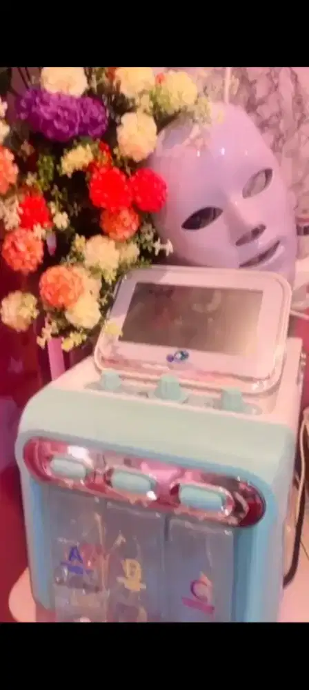 Alat facial 8 in 1 with PDT mask, free troli