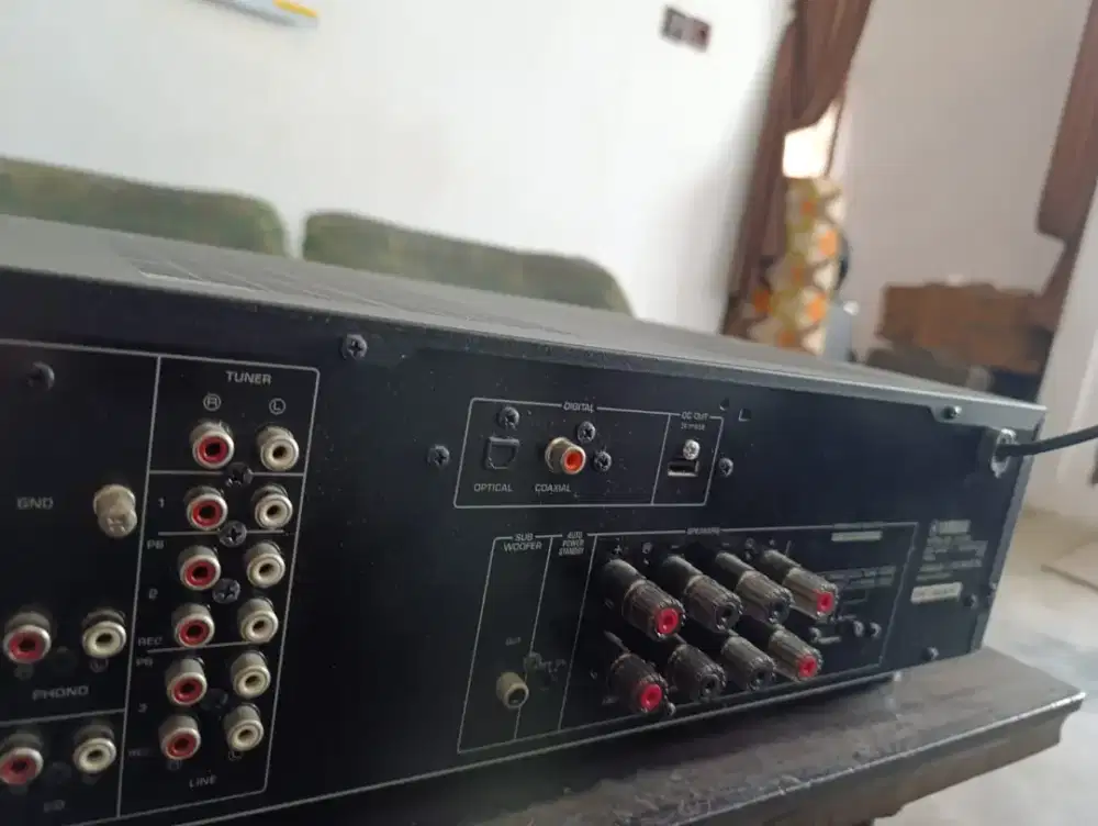 YAMAHA AMPLIFIER & 2 SPEAKER KENWOOD & 2 SPEAKER TECHNICS (1 SET)