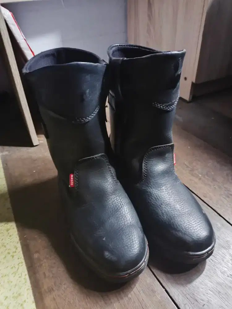 Sepatu Boots Safety pria mauza