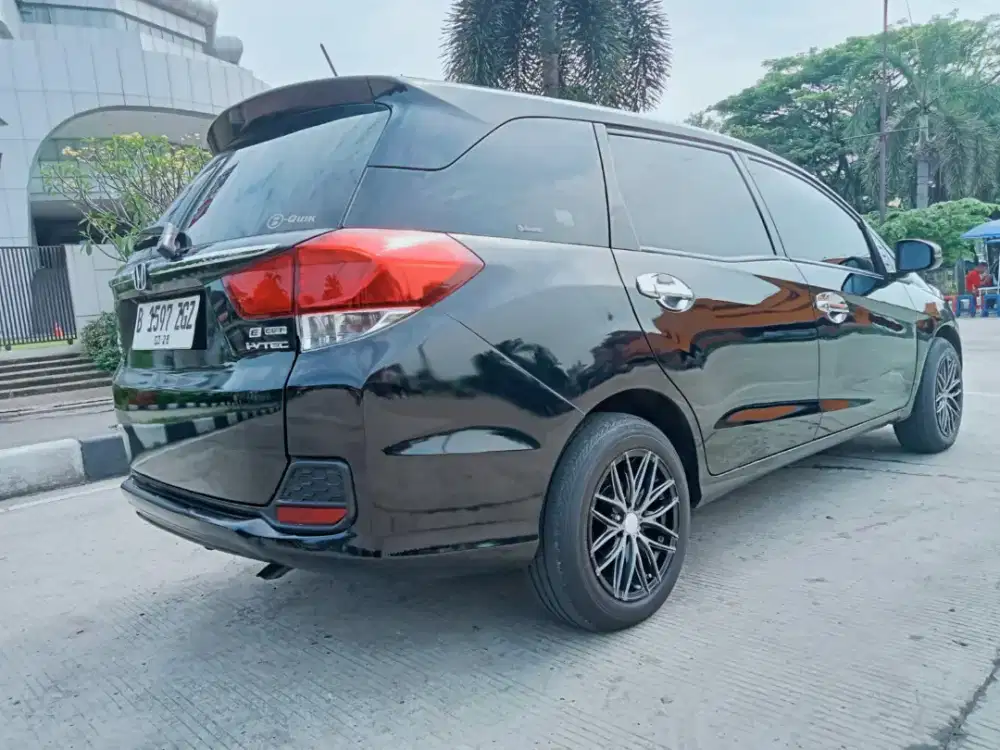 Hanya 5 juta punya mobil keluarga bekas rasa baru (low km)