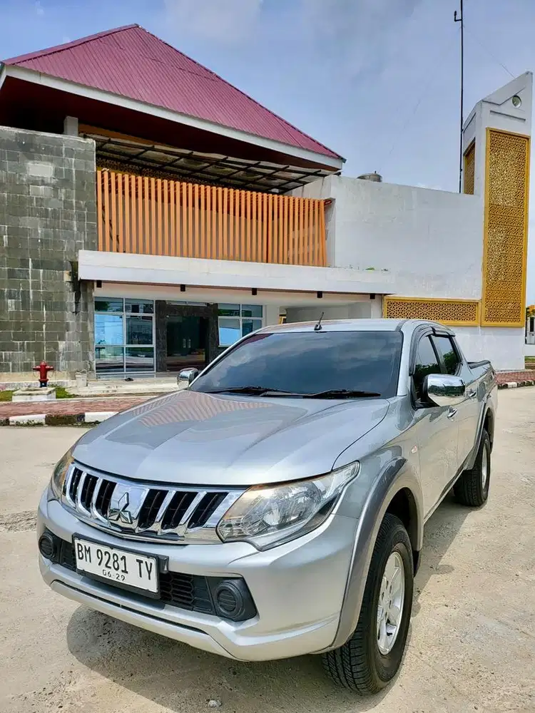DIJUAL CEPAT BERGARANSIPUAS ISTIMEWA MITSUBISHI TRITON GLS 2019 4x4 MT