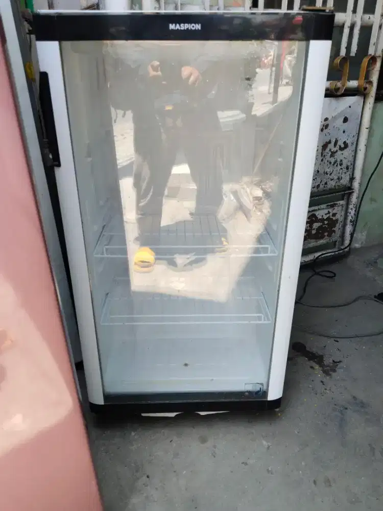 Showcase maspion kecil kondisi normal dingin siap pakai