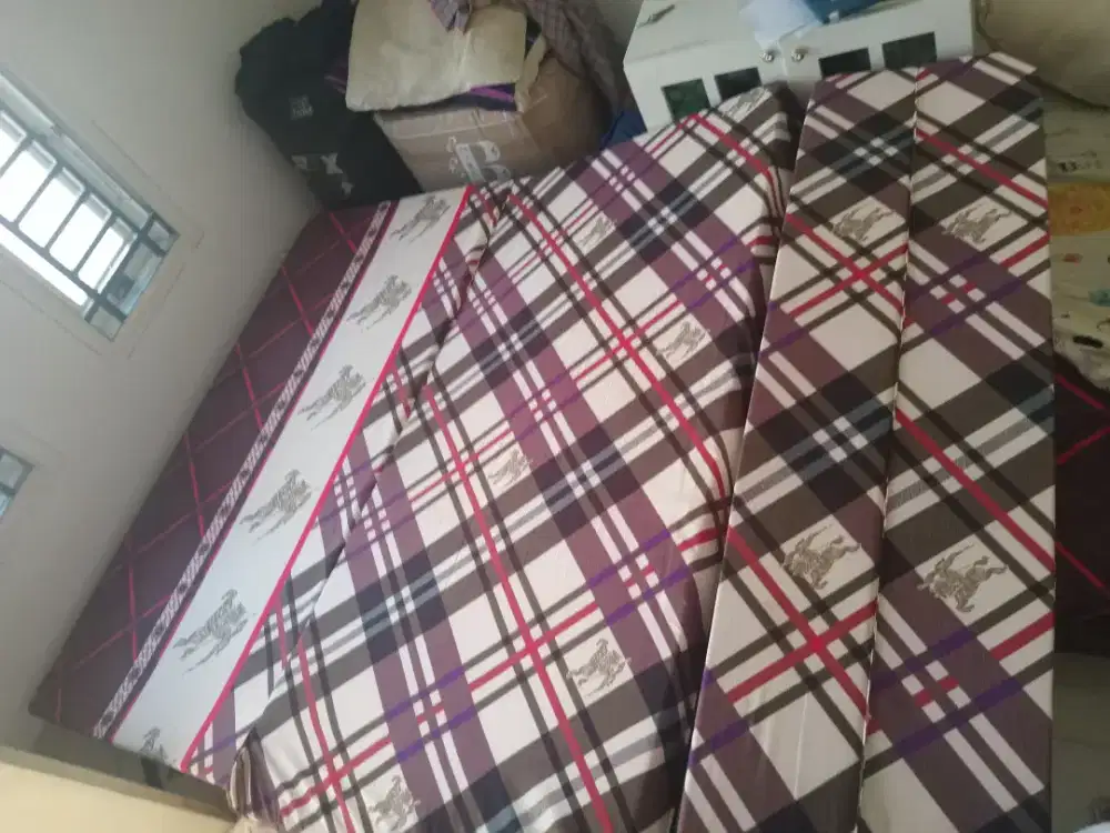 Bed busa tebal.