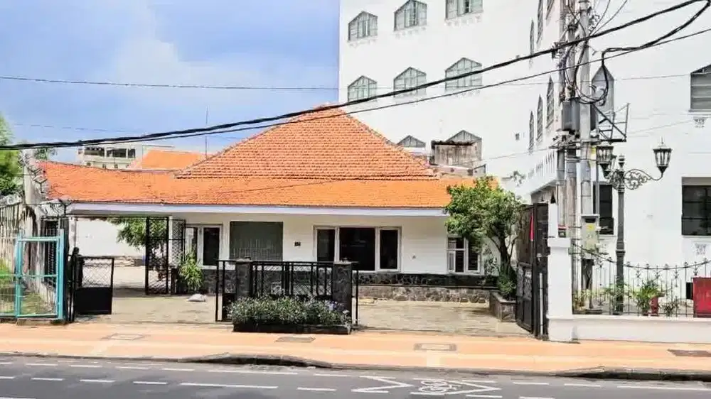 Dijual Rumah Komersial Lokasi Strategis Raya Darmo Surabaya Pusat
