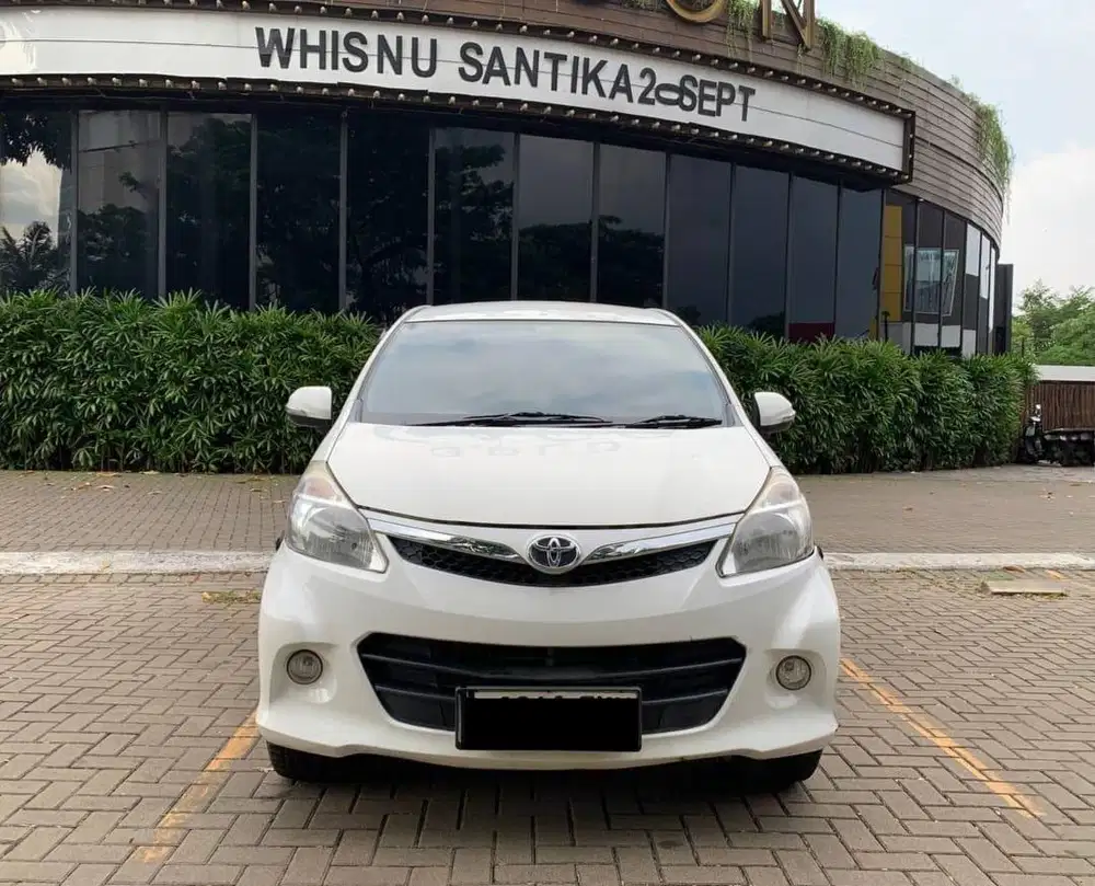DP 10JT // TOYOTA AVANZA VELOZ 1.5 2014