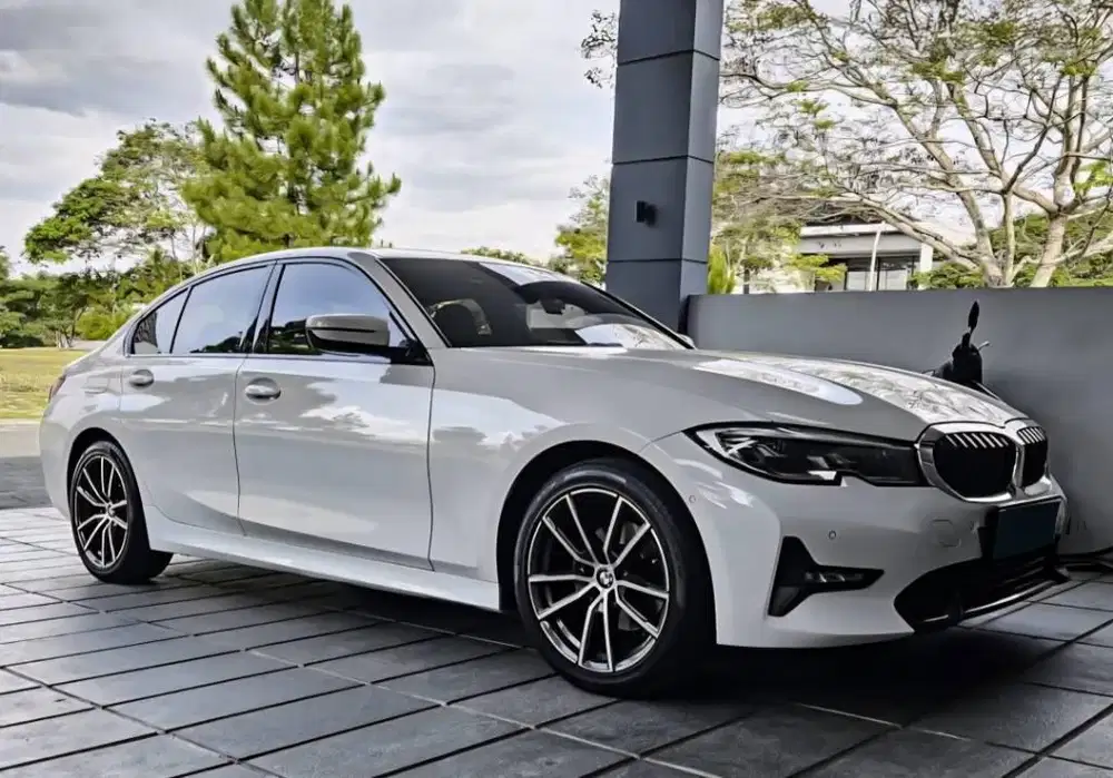 BMW 320i 2021/20 Putih DP Suka2