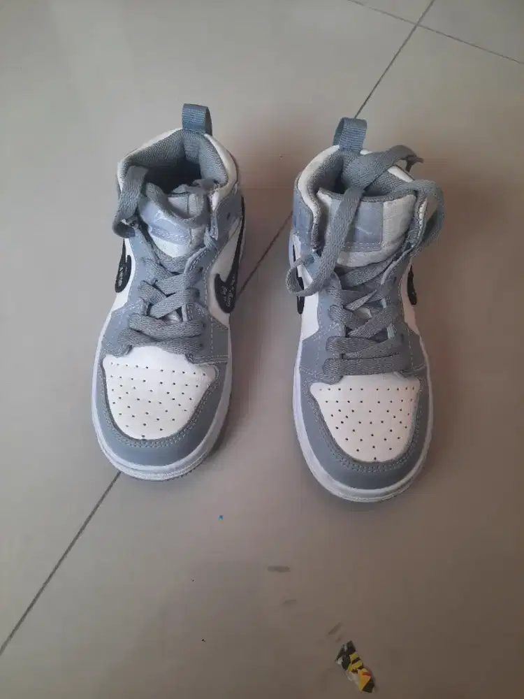 Sepatu nike edisi kekecilan