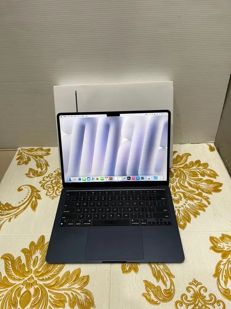 Macbook Air 13 inch M2 8GB 256GB Second Fullset Origina