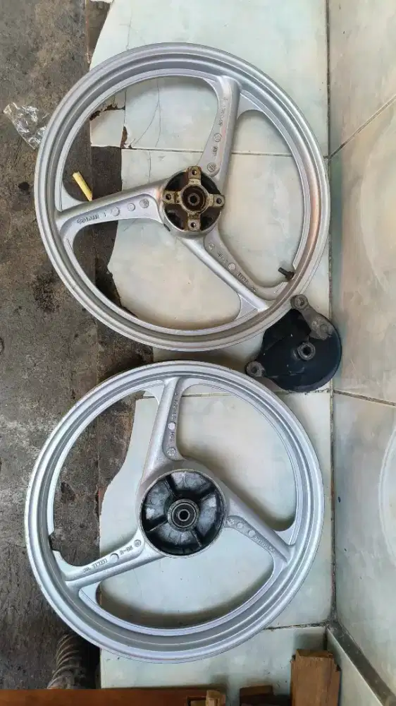 Velg orisinil Yamaha fiz r cw enkai ORI mulus
