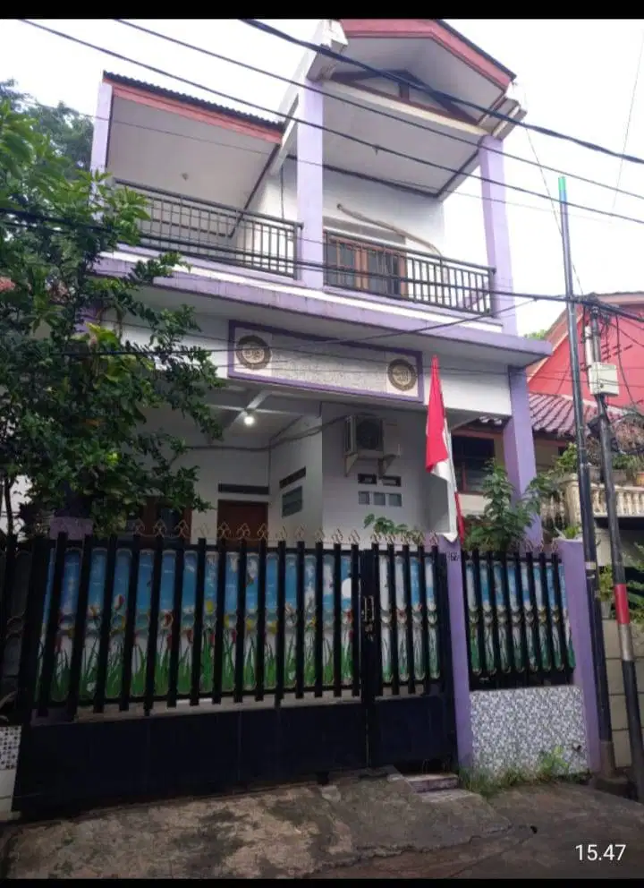 Disewakan rumah 2 lt di Tanah Merdeka dekat Flyover Pasar Rebo