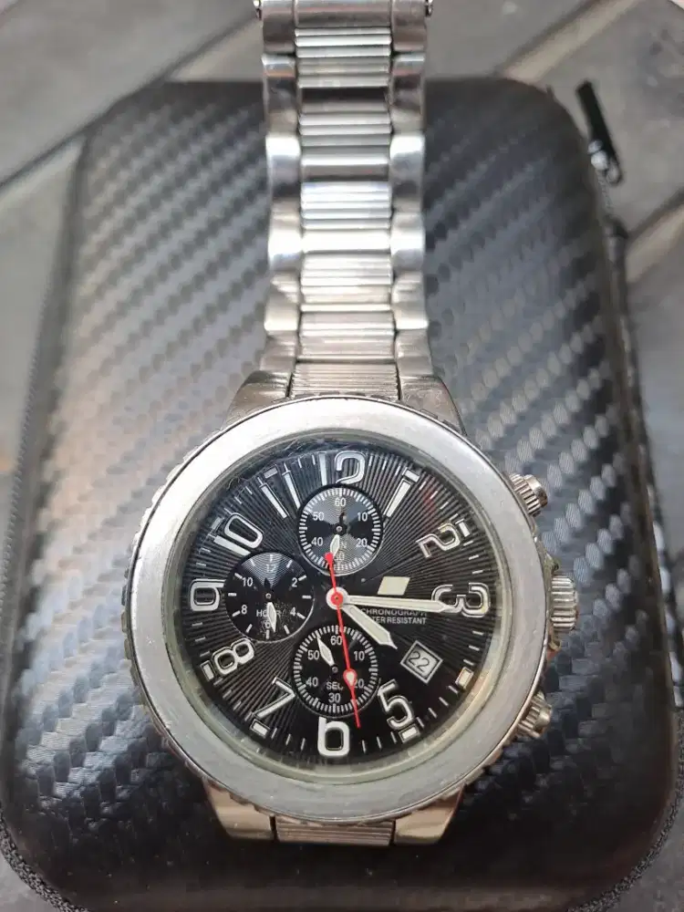 Jam tangan SWISS ARMY