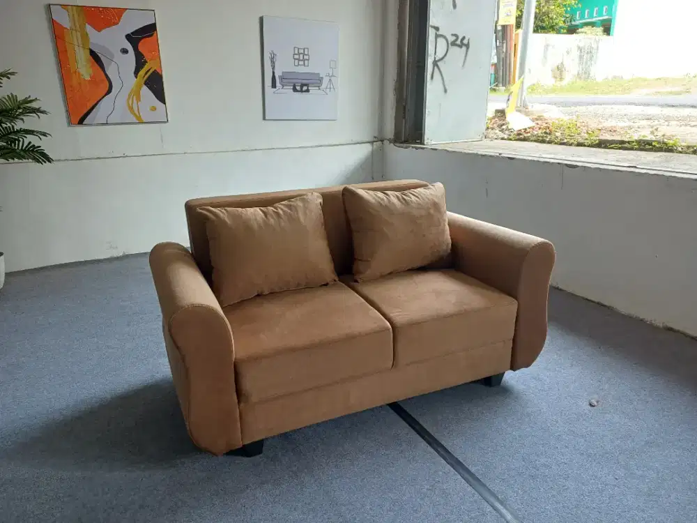 Sofa 2 seater elley . Bisa pilih warna