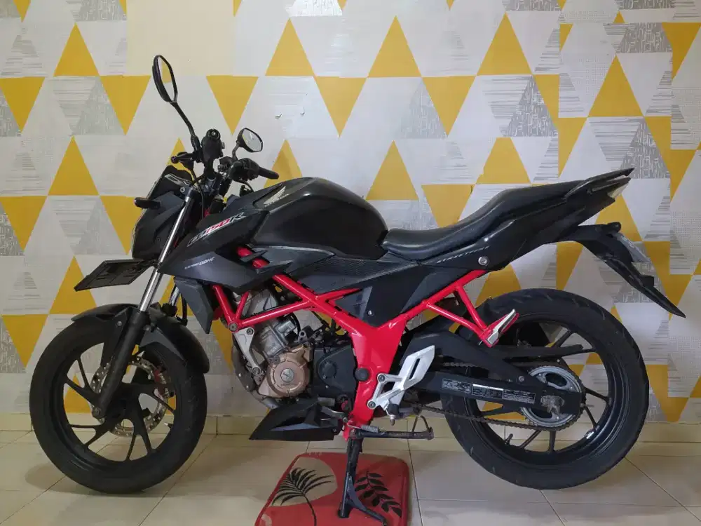 Jual cepat CB150R StreetFire 2017