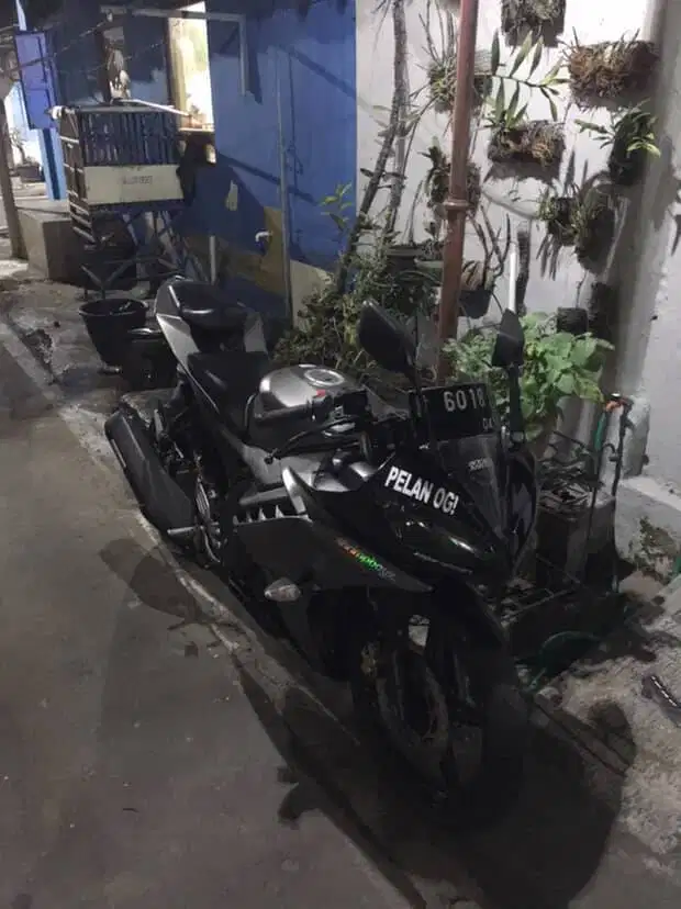 R15V2 abu abu tahun 2016
