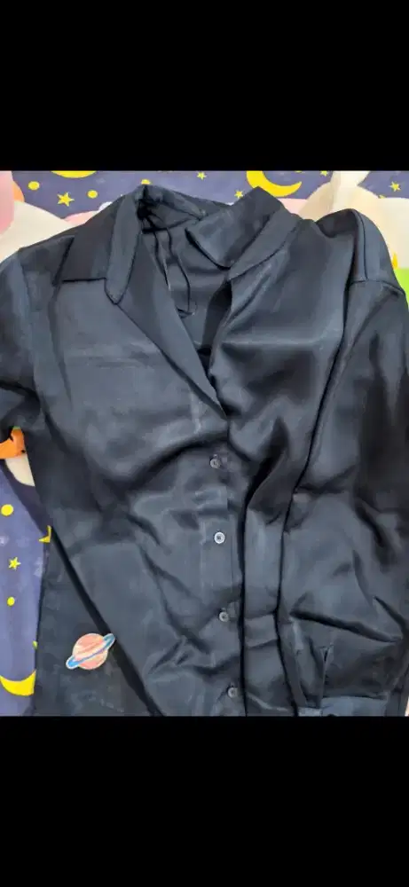 Kemeja Hitam Bekas