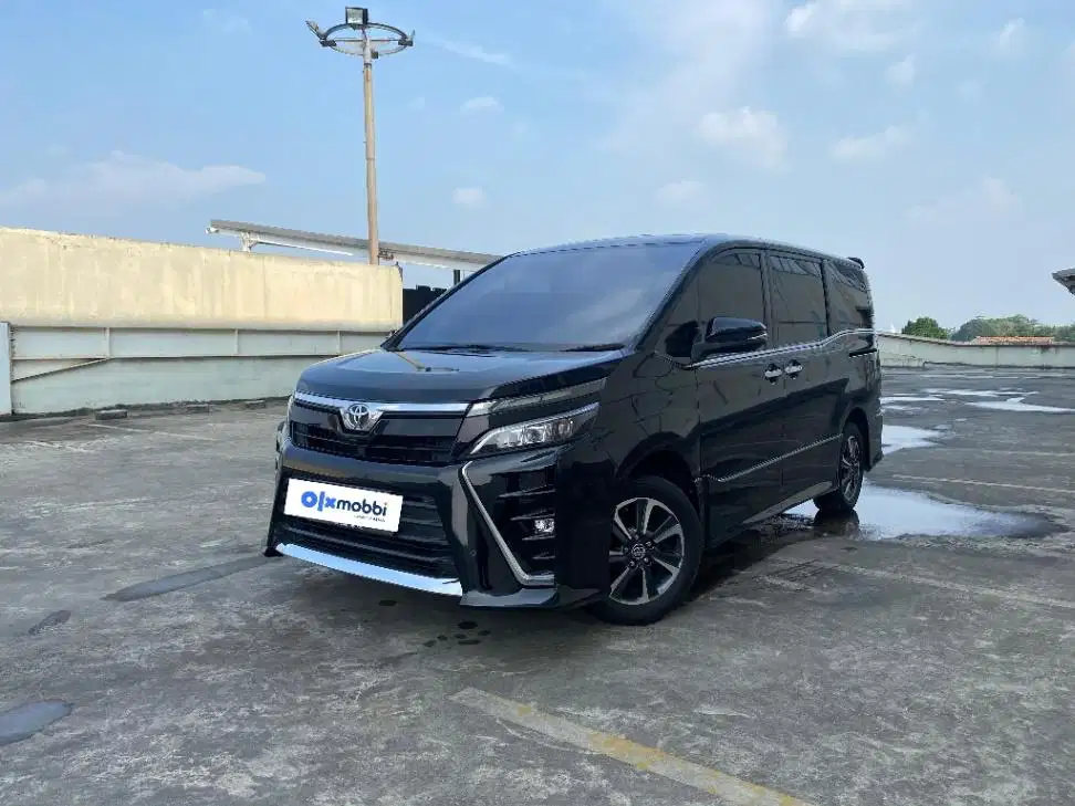 Promo Kredit Murah! Toyota Voxy 2.0 Bensin-AT 2020 BRA
