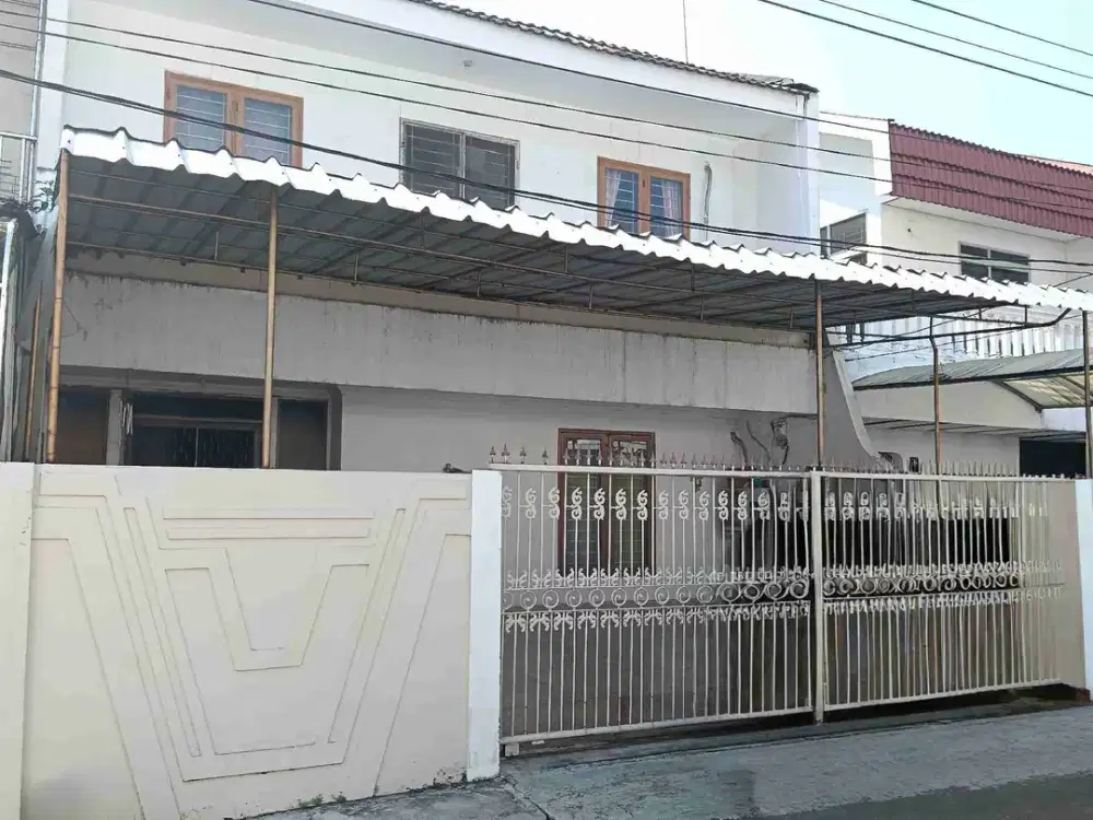 Rumah 2 lantai semi furnished rapih dan terawat dijual Jalan Industri Jakarta Pusat