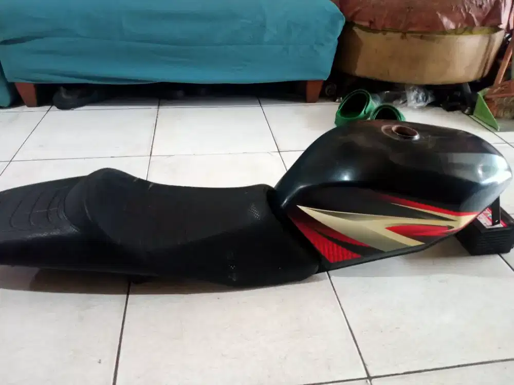 Jual tangki vixion old plus jok