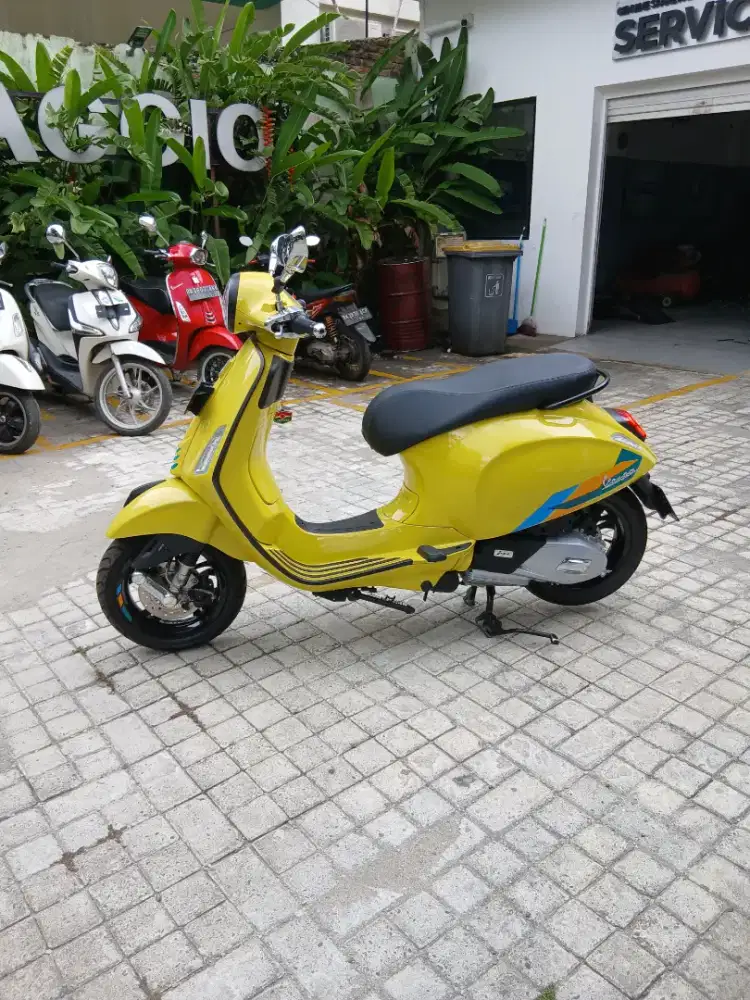 SUPER LIKE NEW!!