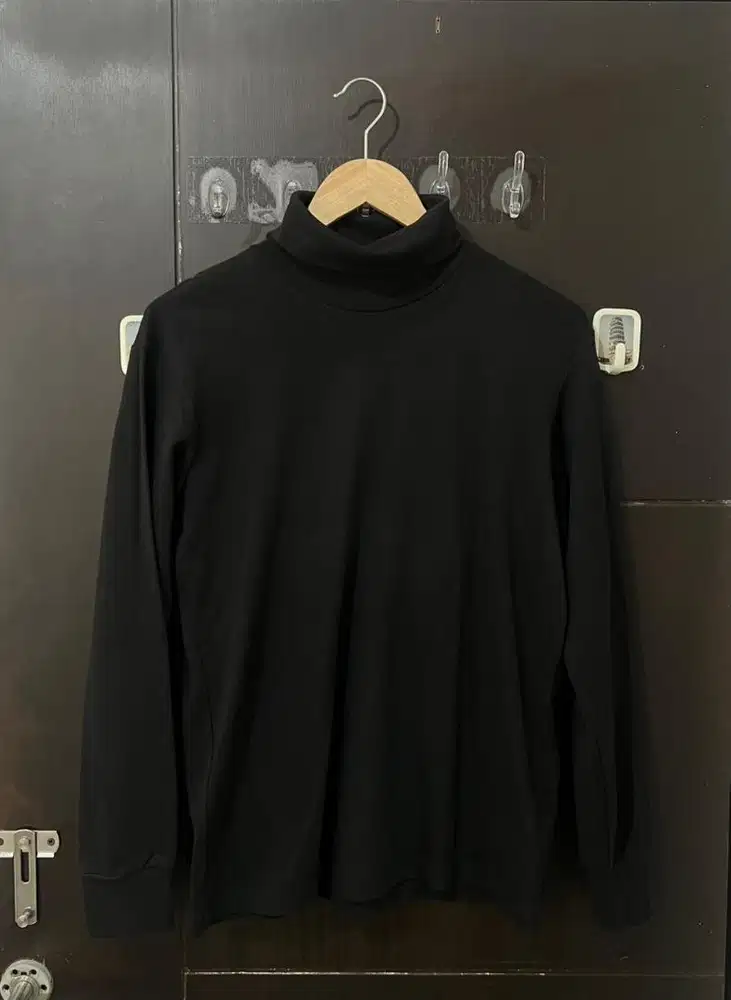 Uniqlo Black Top size M
