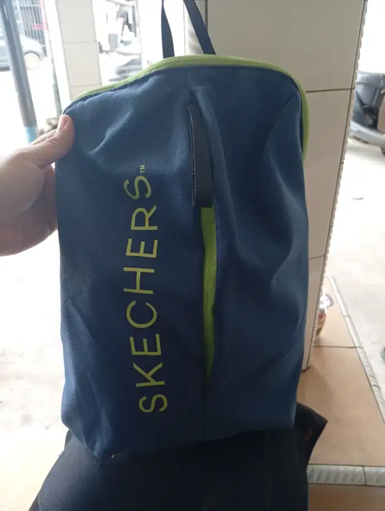 Tas skechers biru