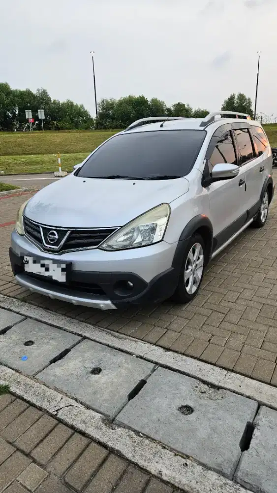 GRAND LIVINA XGEAR AT 2018 SILVER