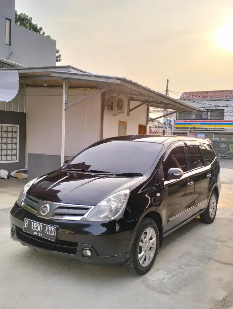 Nissan Livina XV AT 2012