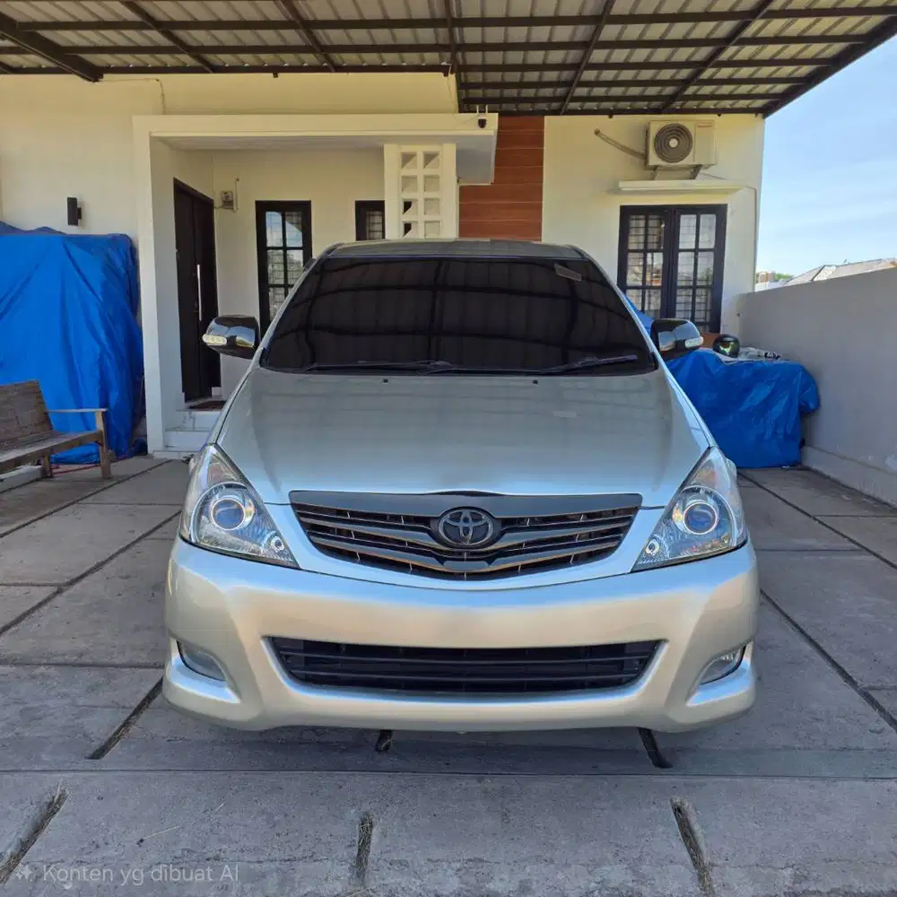 Mobil Toyota Innova Tipe G 2.0 A/T Warna Silver