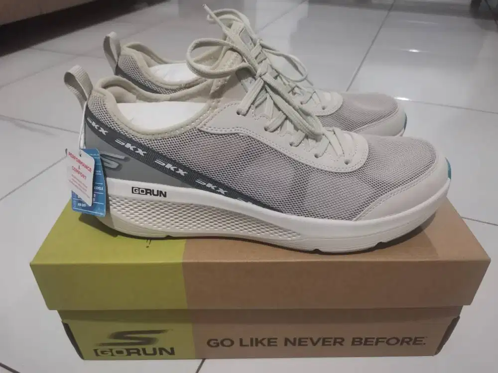 Sepatu skechers go run elevate men US9.5/43