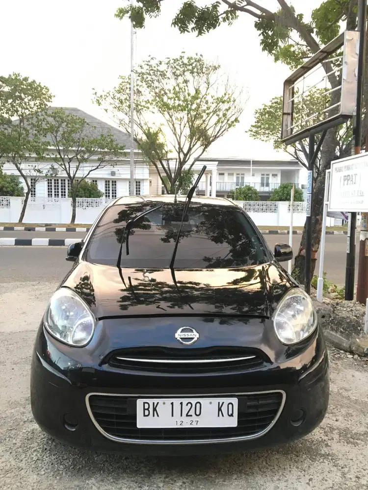 Nissan March matic 2011