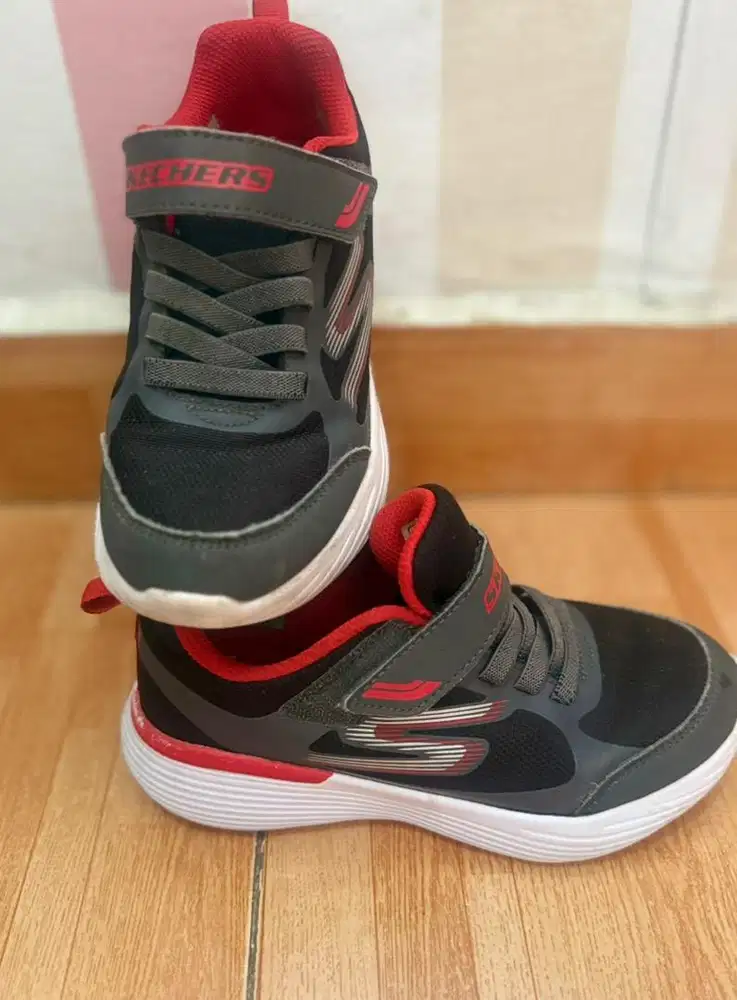 Sepatu anak skechers