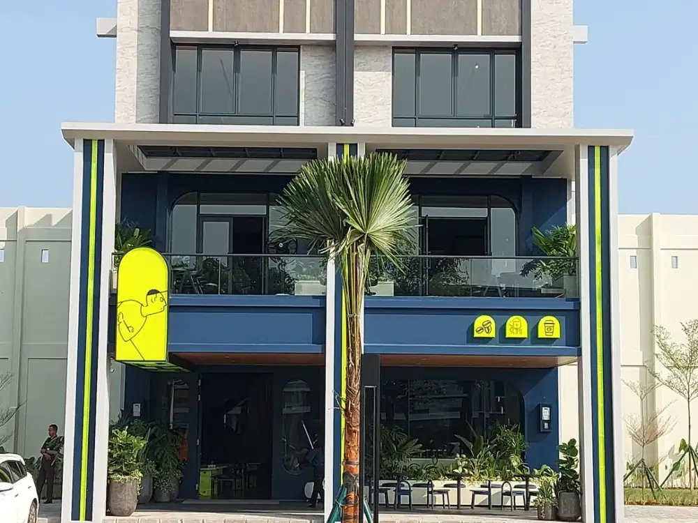 Ruko Carson Hadap Jalan Boulevard di Gading Serpong
