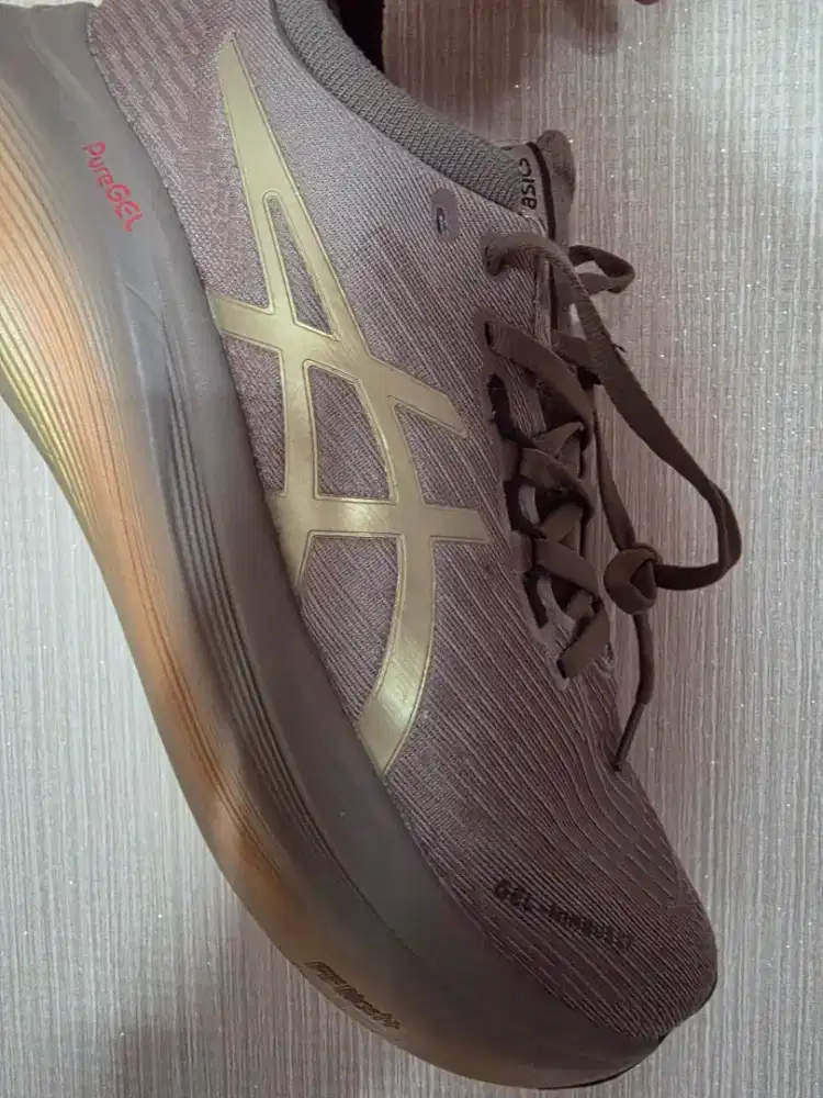 Sepatu Asics lari
