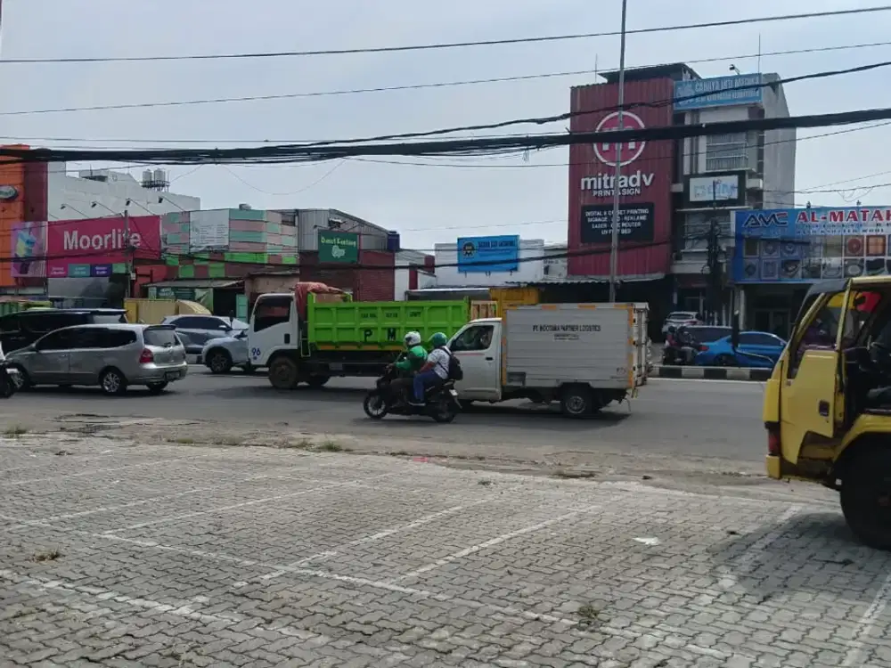 Disewakan lahan usaha berikut gedung lokasi srategis dekat jalan besar serpong nego