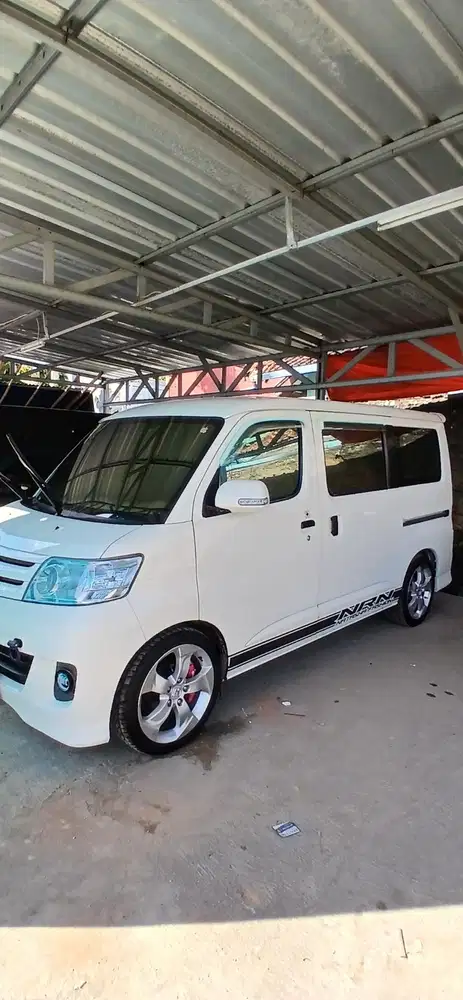 Daihatsu Luxio 2012 Bensin