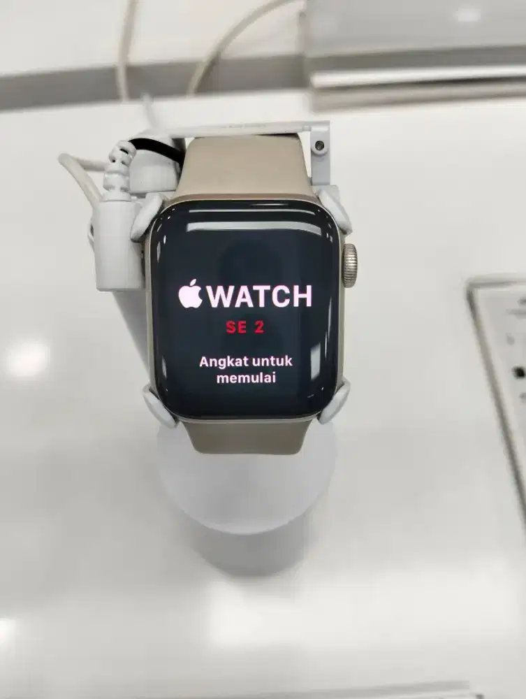 Apple watch seris SE warna starlight cicilan Buy HOME CREDIT