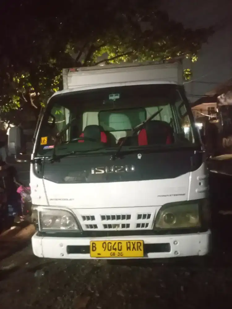 Truk elf box PowerStering istimewa