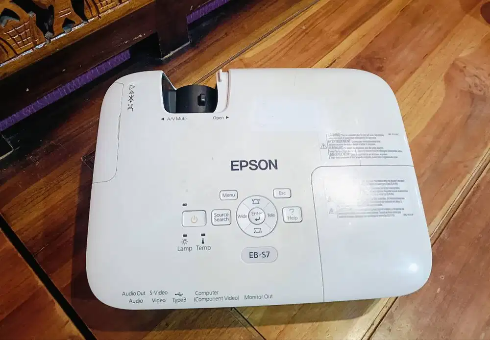 Proyektor Epson EB-S7 Normal Lampu terang Warna Tajam