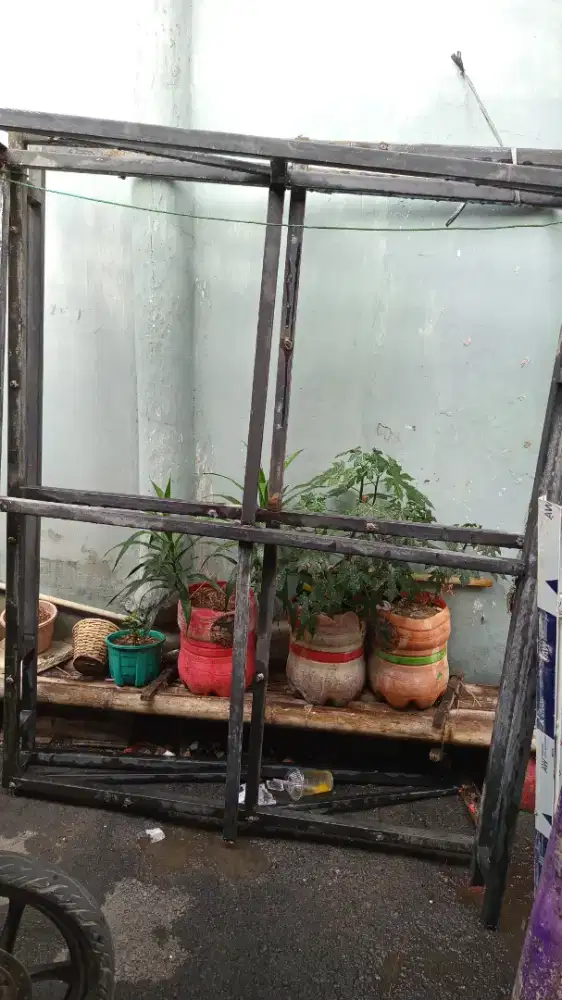 Kanopi bekas rumah