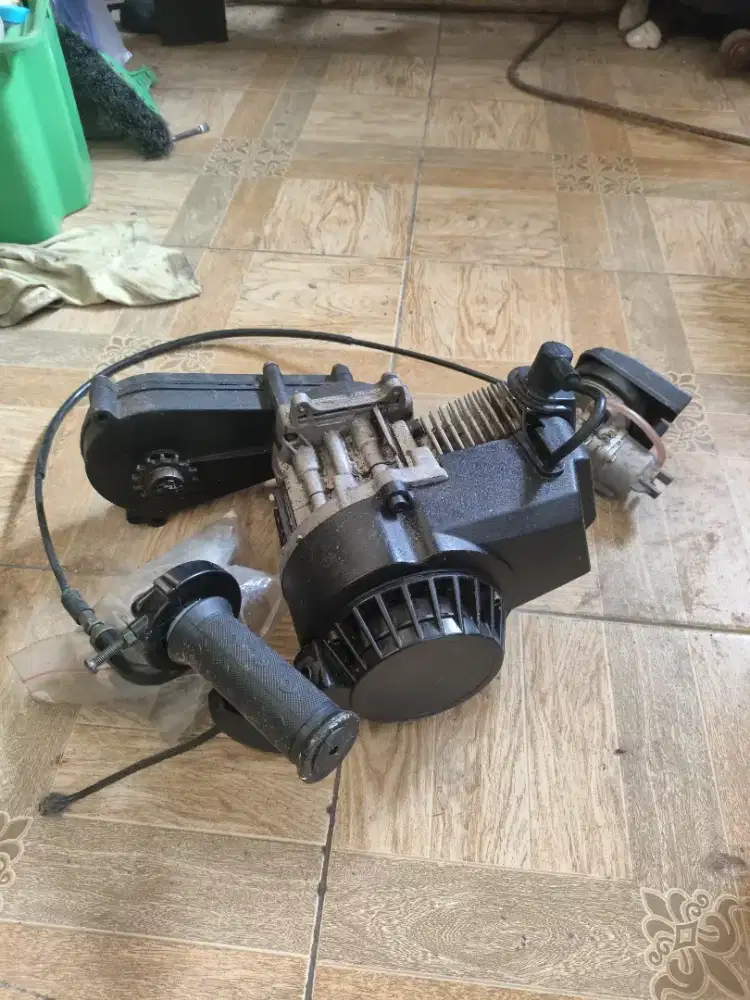 Mesin motor mini 50cc 2 tak kondisi mati