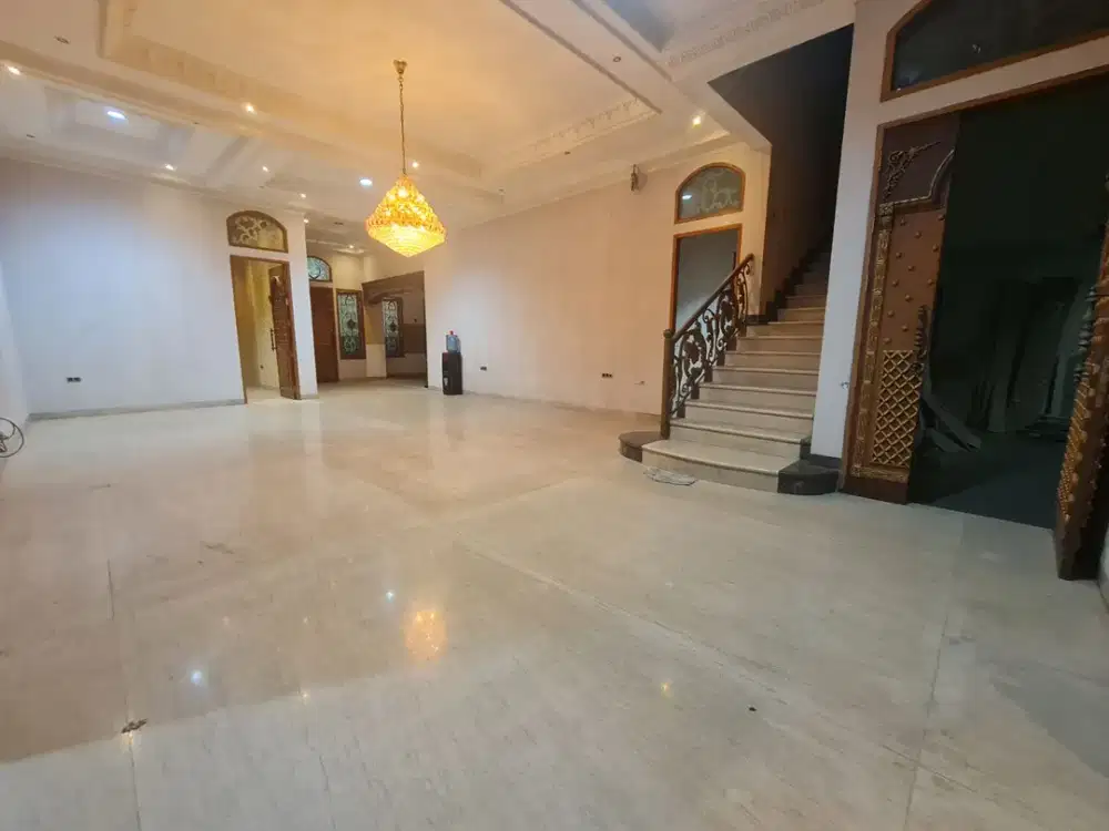 Luxury House Dengan Desain Classic di Cluster Elite batununggal Indah, Bandung