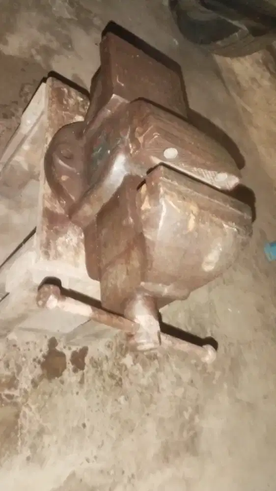 Di jual ragum jepit besi