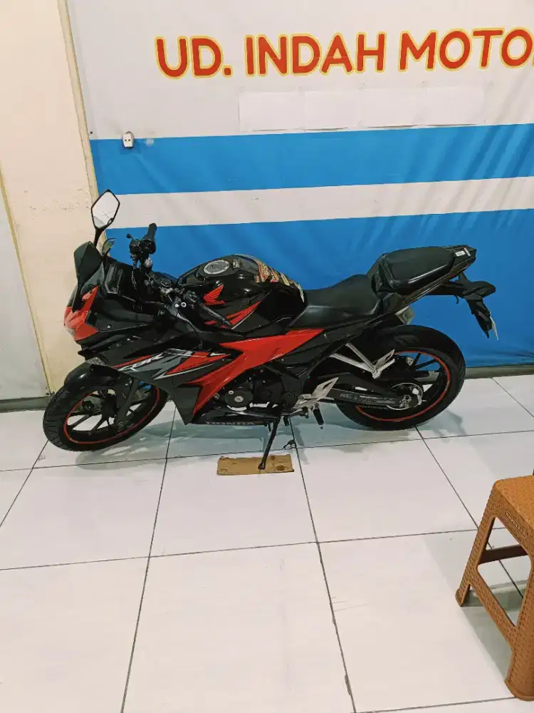 J Honda CBR 150R TAHUN 2018 bisa nego harga