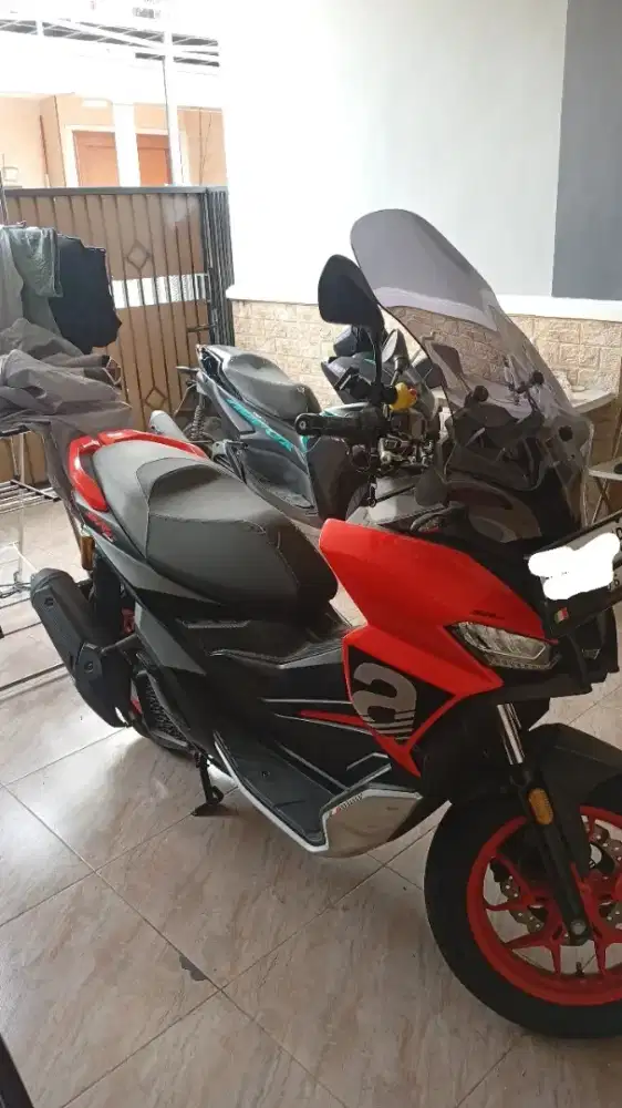APRILIA SR GT 200