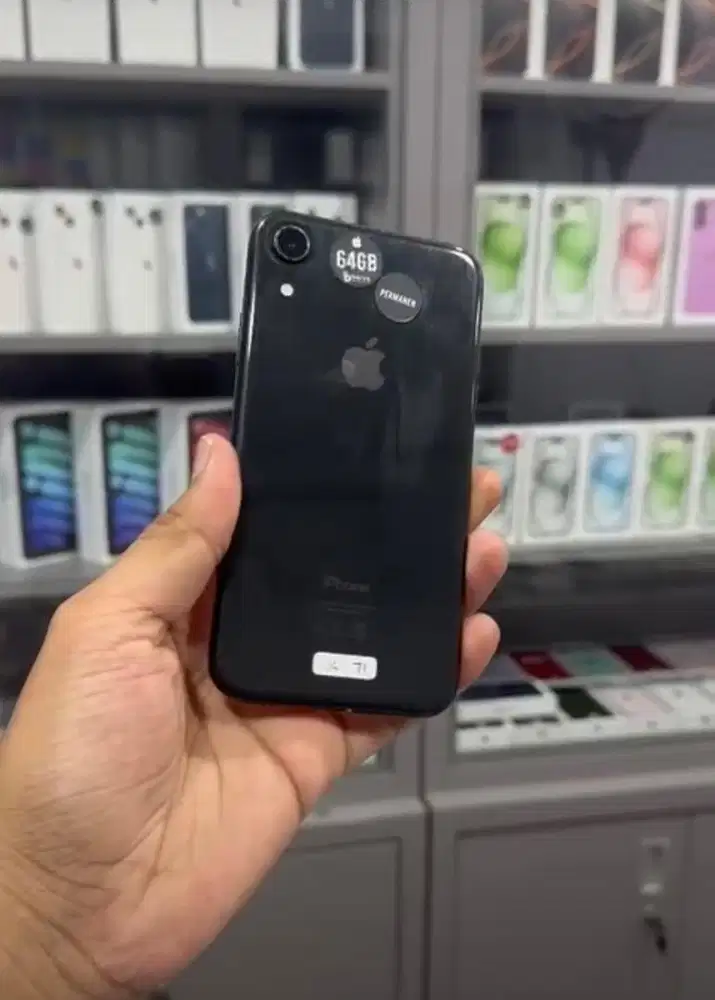 Iphone xr 64 permanen ada eskondel dikit dilayar