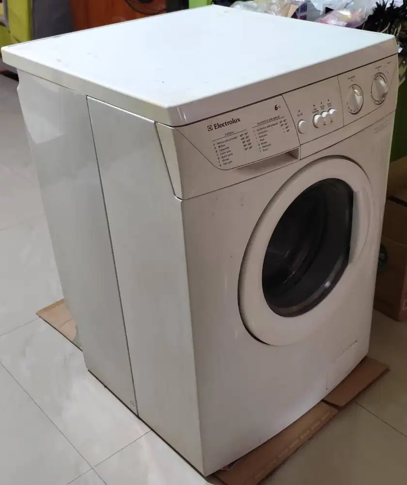 Mesin cuci Electrolux 6 kg bukaan depan masih berfungsi
