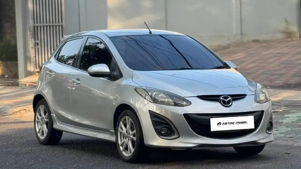 MAZDA2 2012 / 2011 Silver Matic Bagus Murah Kredit Surabaya Bekas